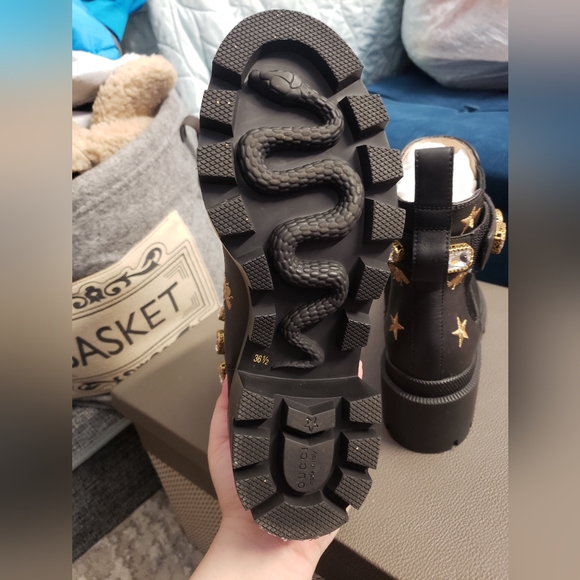 🚫SOLD🚫 Gucci Calfskin Bee Star Embroidered Ankle Boots size 36.5 - Picture 3 of 8